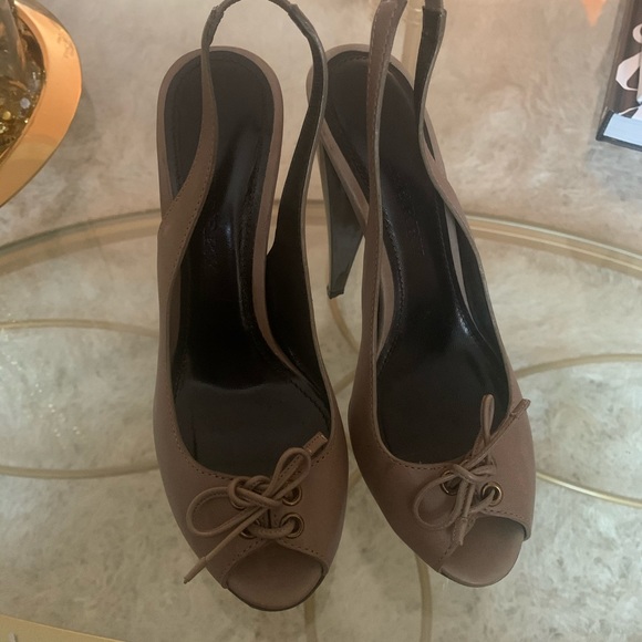 shoes - Picture 1 of 6